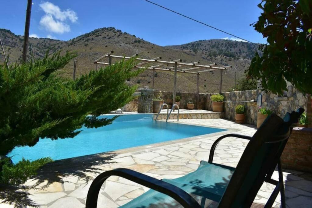 Traditional Villa With Pool In Sfakia Imbros Bagian luar foto