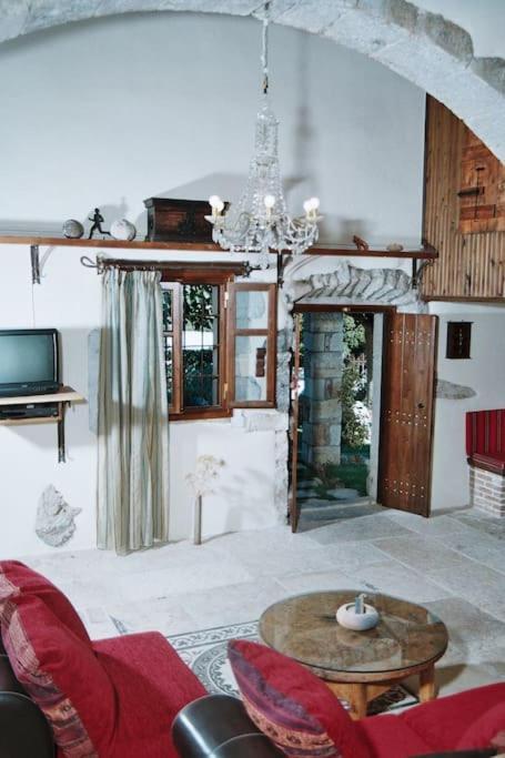 Traditional Villa With Pool In Sfakia Imbros Bagian luar foto